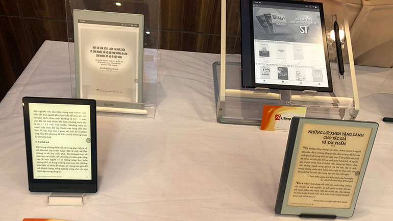 Các đơn vị xuất bản giới thiệu sản phẩm ebook nhân dịp Ngày Sách và Văn hóa đọc Việt Nam 2023.