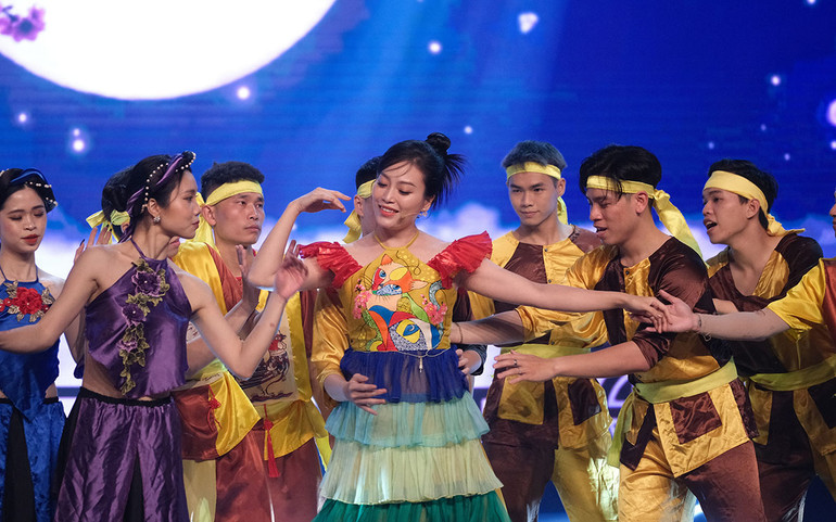 Ca sĩ Huyền Trang Sao Mai trong chương trình.