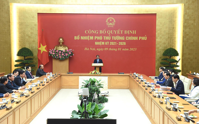 Quang cảnh lễ trao quyết định. Quang cảnh lễ trao quyết định.