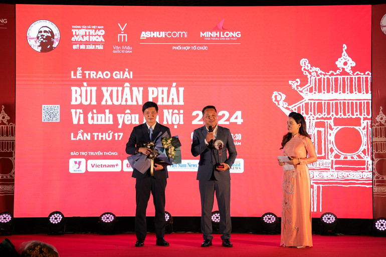 Ông Nguyễn Thùy Dương, Chủ tịch IB Group, nhà sản xuất MV chia sẻ tại lễ trao giải.