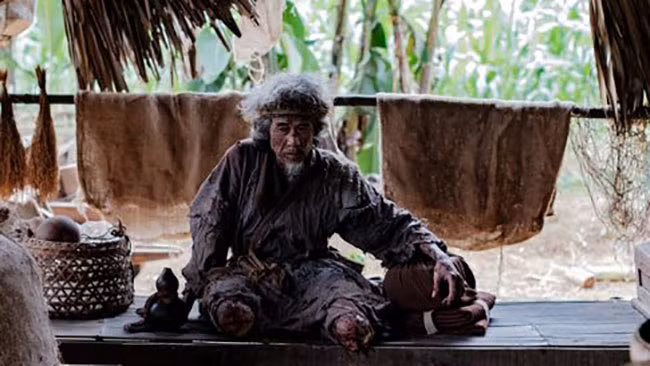 NSƯT Phú Đôn vào vai lão ăn mày trong phim.