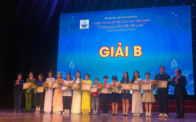 Các thí sinh giành giải B.