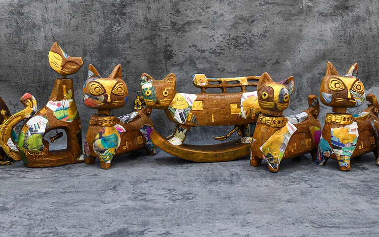 Mèo đủ dáng vẻ của họa sĩ Lê Đình Nguyên. (Ảnh: THÀNH ĐẠT)