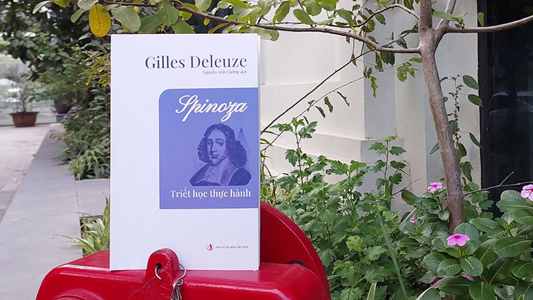Cuốn “Triết học thực hành – Spinoza”.(Ảnh:Viện Pháp tại Hà Nội - Nhà xuất bản Tri thức)