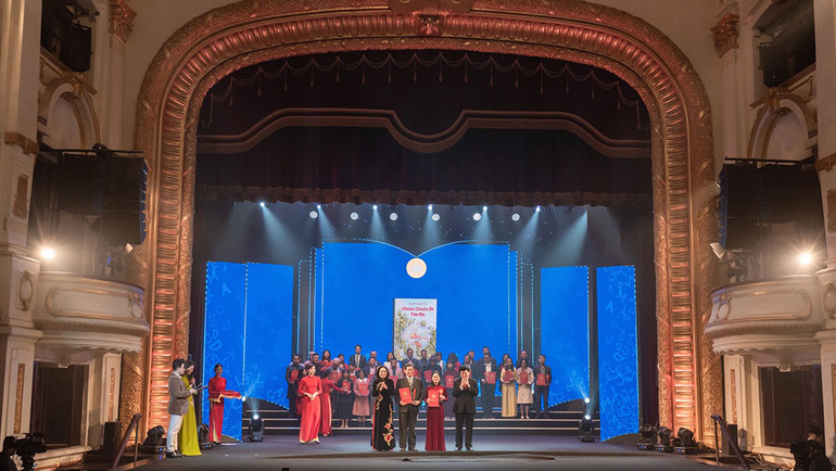 Truyện dài “Chuồn chuồn ớt tìm mẹ”, Giải Khuyến khích Giải thưởng Sách Quốc gia.