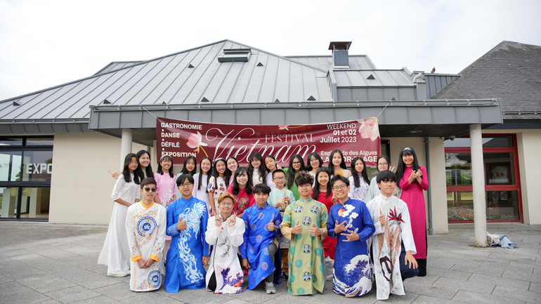 Dự án được tổ chức với sự tham gia của 25 học sinh sinh viên đến từ khắp nơi trên thế giới. Dự án được tổ chức với sự tham gia của 25 học sinh sinh viên đến từ khắp nơi trên thế giới.