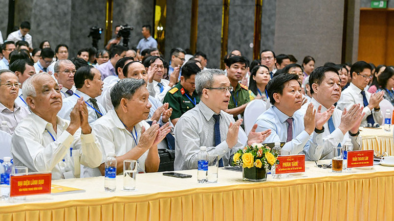 Các vị đại biểu dự Đại hội.