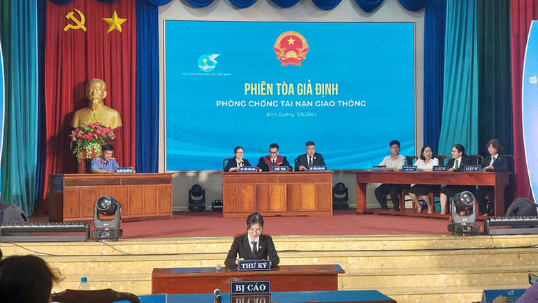 Phiên tòa giả định.