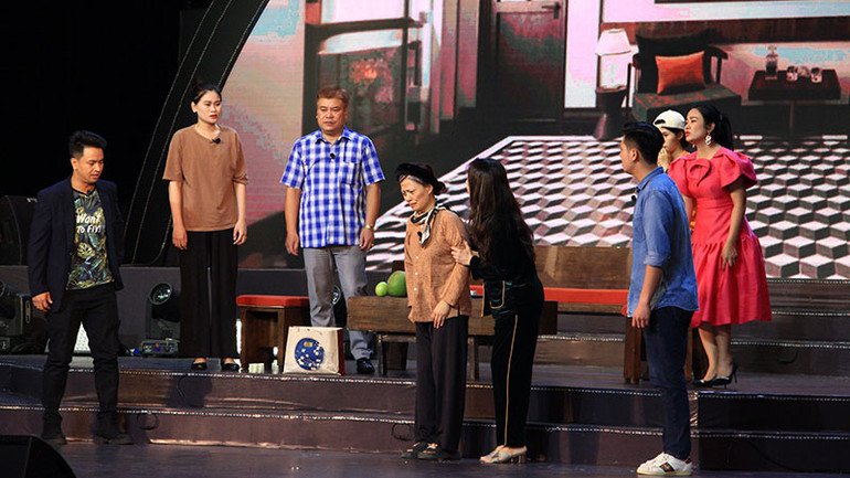 Tiểu phẩm "Báo hiếu" của các nghệ sĩ Nhà hát Tuổi trẻ.