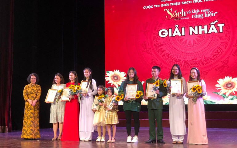 Các tác giả được giải Nhất.