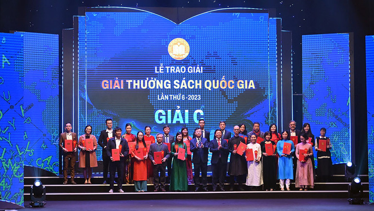 Các tác giả đoạt giải C.