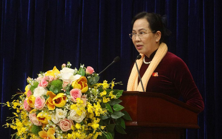 Đồng chí Lê Thị Thủy, Bí thư tỉnh ủy, Chủ tịch HĐND tỉnh phát biểu bế mạc kỳ họp.