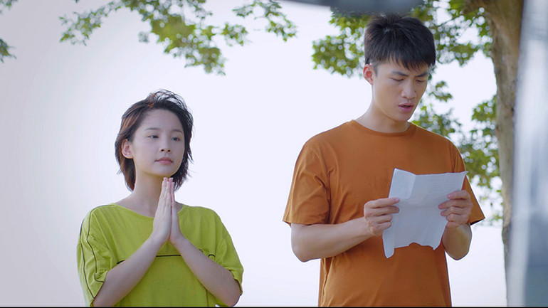 Duy Khánh trong một cảnh quay gây cười của phim. Duy Khánh trong một cảnh quay gây cười của phim.