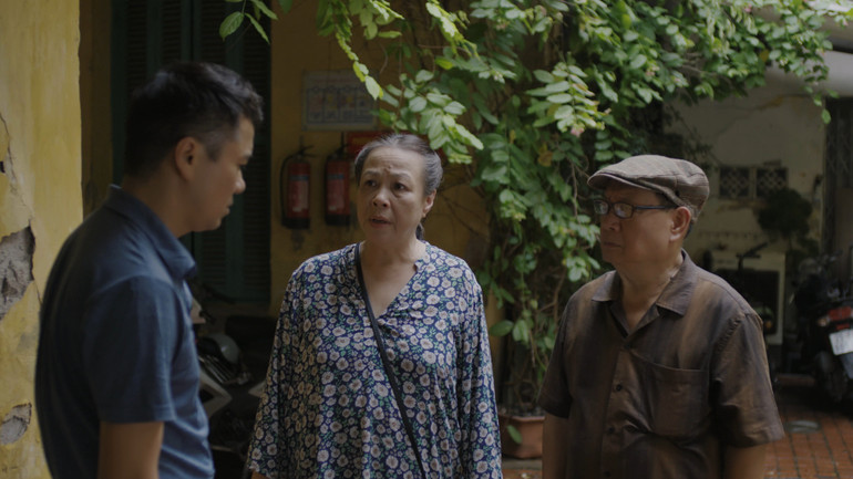 Bà Trúc là người tinh tế, thấu hiểu và dang tay ôm trọn cả gia đình. Bà Trúc là người tinh tế, thấu hiểu và dang tay ôm trọn cả gia đình.