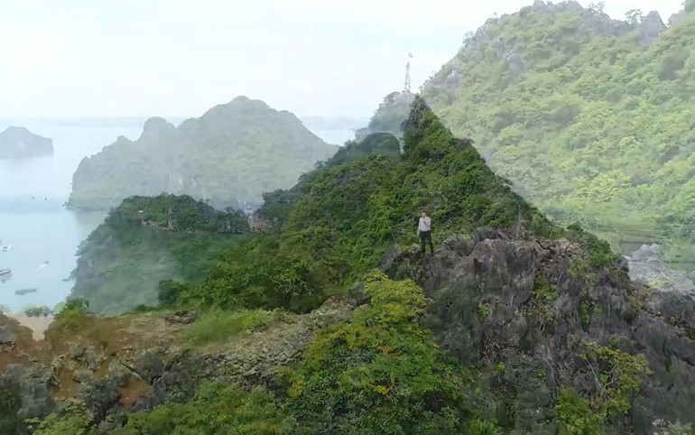 Ca sĩ Phúc Tiệp trên đỉnh núi Bài Thơ. (Ảnh từ MV)