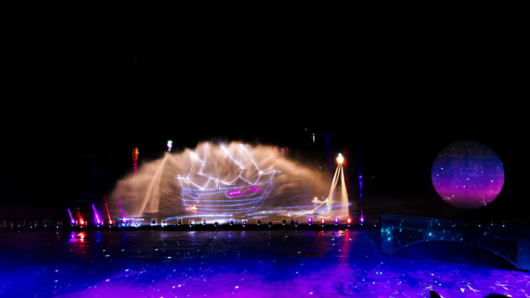 Hình ảnh con tàu với hiệu ứng công nghệ.