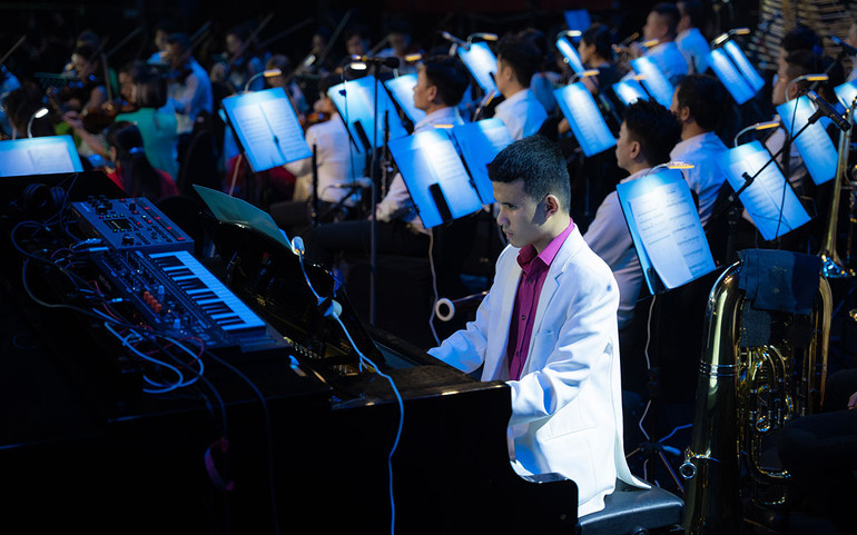 Nghệ sĩ khiếm thị 17 tuổi Bùi Quang Khánh.