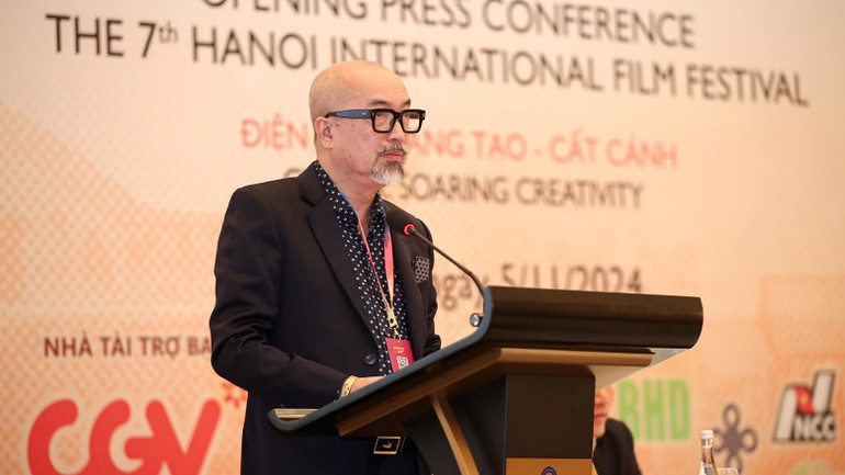 Cục trưởng Vi Kiến Thành phát biểu tại buổi họp báo.