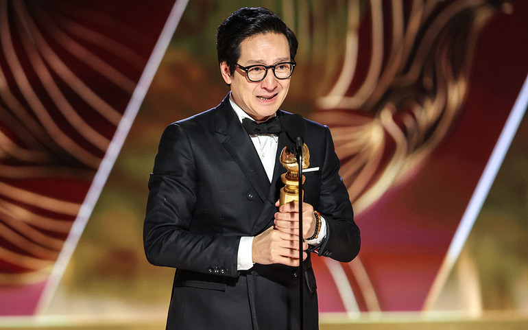 Nam diễn viên Ke Huy Quan nhận giải Quả cầu vàng 2022. Nam diễn viên Ke Huy Quan nhận giải Quả cầu vàng 2022.