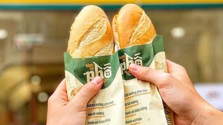 Bánh mì là món ăn phổ biến của người Việt, cùng với phở.