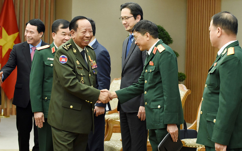 Đại tướng Tea Banh, Phó Thủ tướng Chính phủ, Bộ trưởng Quốc phòng Vương quốc Campuchia với lãnh đạo các bộ, ban ngành của Chính phủ Việt Nam.