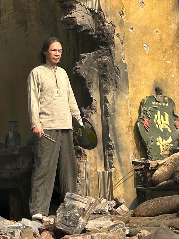 Nhân vật ông họa sĩ già bám trụ Hà Nội trước cuộc chiến do NSND Trần Lực thể hiện.