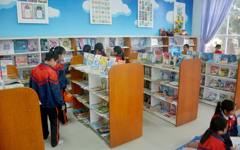 Thư viện được sắp xếp hiện đại, gần gũi với các em nhỏ.