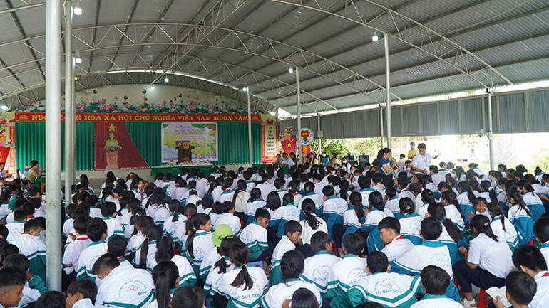 Các em học sinh tham gia sự kiện. Các em học sinh tham gia sự kiện.