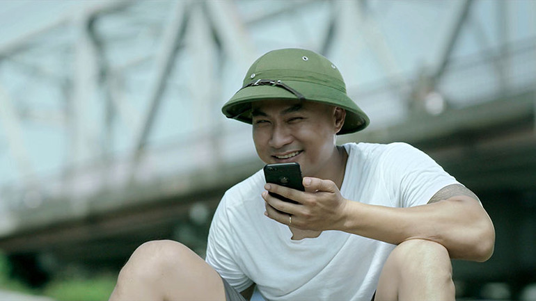 Duy Hưng đã mang màu sắc khác trong "Làng trong phố".