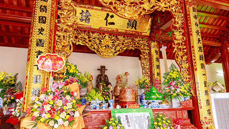 Thần tượng danh y Đào Công Chính tại nhà lưu niệm. Thần tượng danh y Đào Công Chính tại nhà lưu niệm.