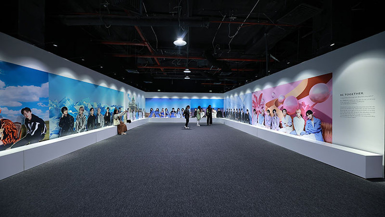 Không gian rộng lớn dành cho khách tham quan chụp ảnh check-in.