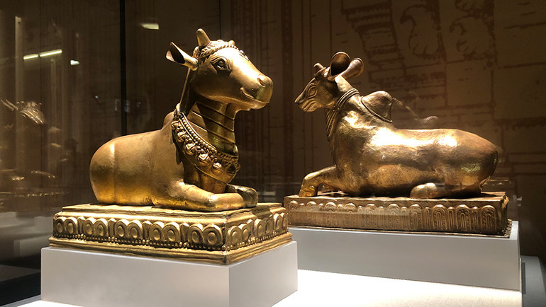 Tượng bò thần Nandin.