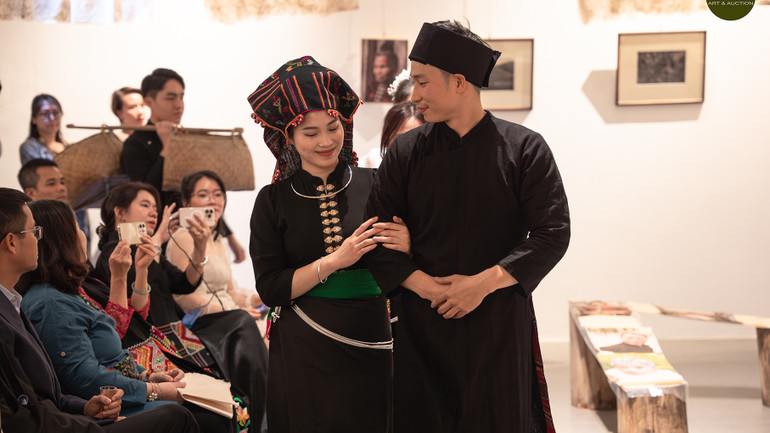 Show diễn có sự tham gia của các nghệ nhân và đồng bào Thái. Show diễn có sự tham gia của các nghệ nhân và đồng bào Thái.