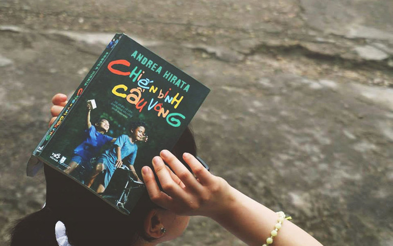 "Chiến binh cầu vồng", câu chuyện trẻ em làm rung động bạn đọc trưởng thành.