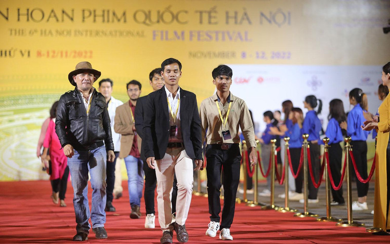 Các nghệ sĩ là những đại diện cho tác phẩm và cho nền điện ảnh của mình tại Liên hoan phim.