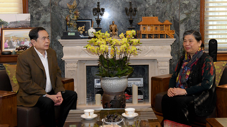 Chủ tịch Quốc hội Trần Thanh Mẫn thăm nguyên Phó Chủ tịch Thường trực Quốc hội Tòng Thị Phóng.