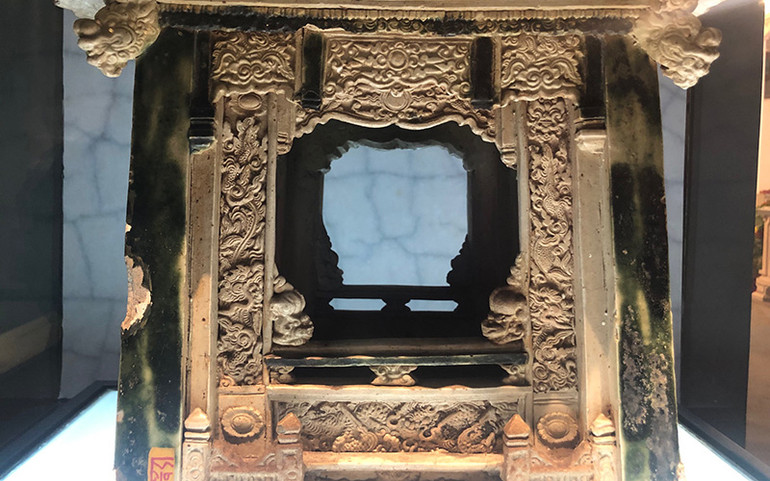 Những chi tiết chạm trổ cực kỳ tỉ mỉ.