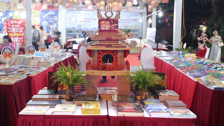 Mô hình trưng bày biểu tượng Khuê Văn Các.