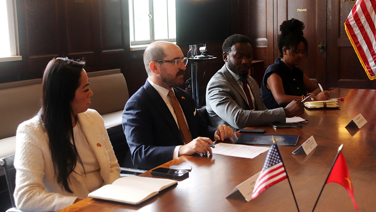 Đại diện chính quyền Thành phố Los Angeles.