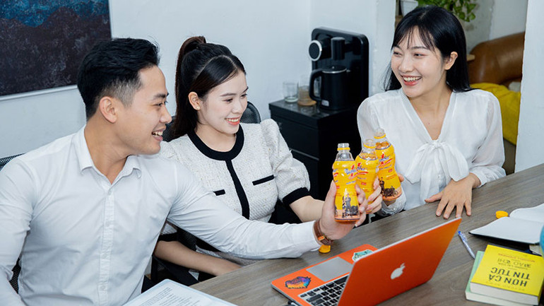 Người lao động hiện nay thường xuyên đối diện với áp lực công việc gây nên mệt mỏi.