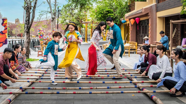 Chương trình gồm nhiều hoạt động quảng bá văn hóa Việt. Chương trình gồm nhiều hoạt động quảng bá văn hóa Việt.