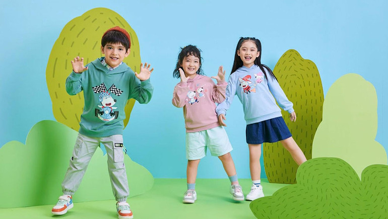 Nhân vật hoạt hình Wolfoo trên các sản phẩm thời trang của Canifa.