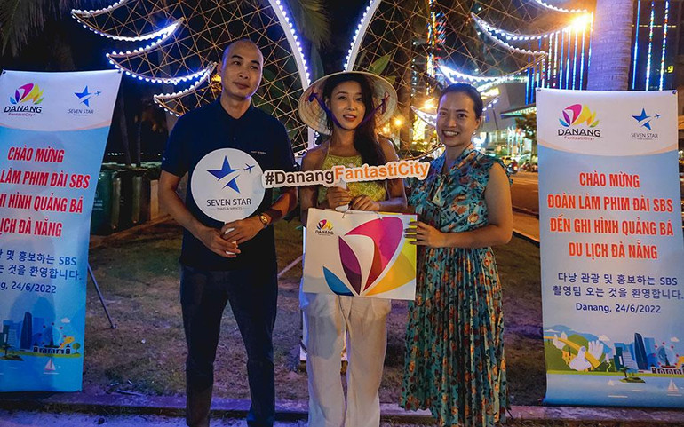 Đoàn làm phim của Đài truyền hình SBS tại Đà Nẵng.