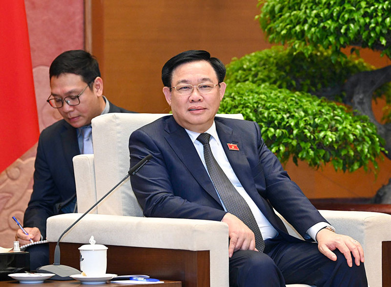 Chủ tịch Quốc hội Vương Đình Huệ phát biểu tại buổi tiếp. Chủ tịch Quốc hội Vương Đình Huệ phát biểu tại buổi tiếp.