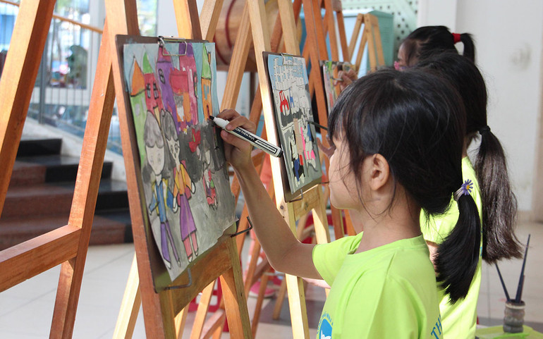 Thiếu nhi Đà Nẵng vẽ tranh tuyên truyền an toàn giao thông