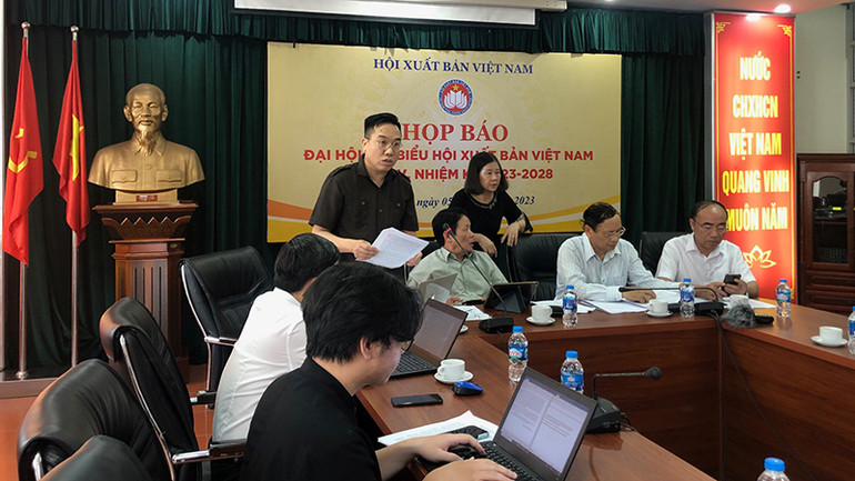 Ông Nguyễn Nguyên thông tin về Đại hội.