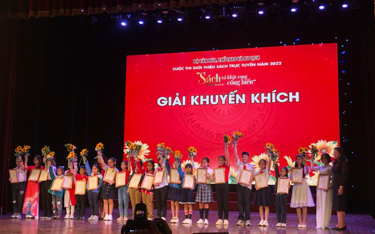 Các tác giả được giải Khuyến khích.