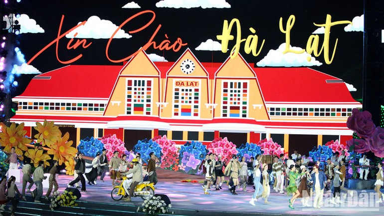 Những hình ảnh đặc trưng của Đà Lạt được tái hiện tại sự kiện. (Ảnh: VĂN BẢO)