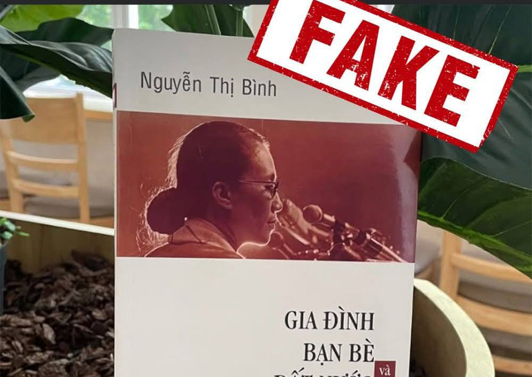 Nhiều bản sách giả được rao bán ngang nhiên. Nhiều bản sách giả được rao bán ngang nhiên.