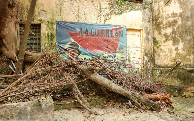 Một tấm áp phích phim từ năm 1965 còn sót lại.